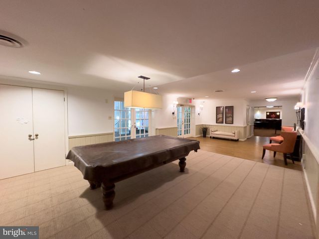 $260,000 | 3000 Spout Run Parkway, Unit A106, Arlington, VA 22201