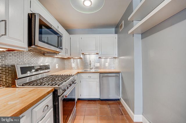 $260,000 | 3000 Spout Run Parkway, Unit A106, Arlington, VA 22201