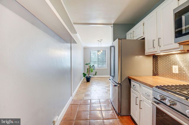 $260,000 | 3000 Spout Run Parkway, Unit A106, Arlington, VA 22201