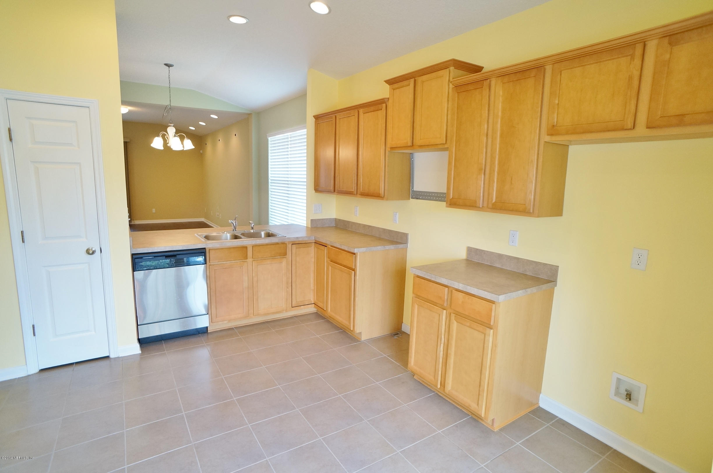 5846 Round Table Road Jacksonville, FL 32254 - Photo 6 of 23 DSC02423