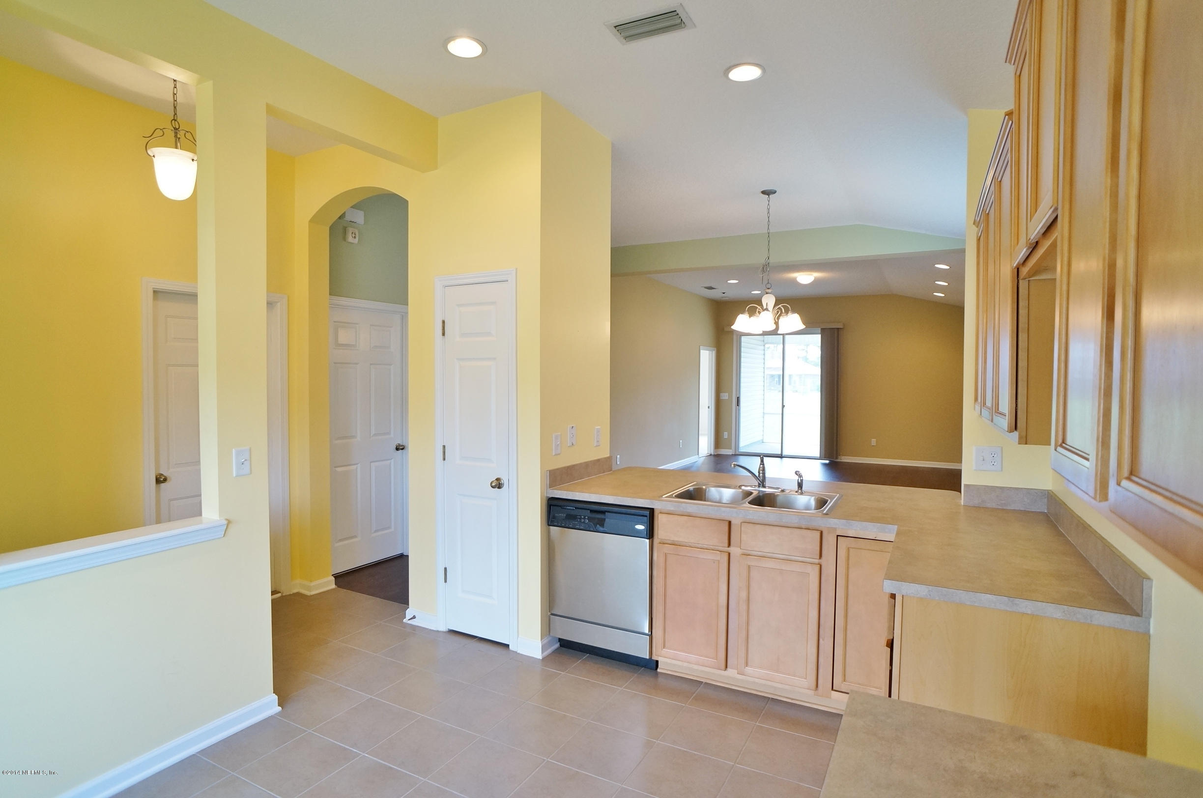 5846 Round Table Road Jacksonville, FL 32254 - Photo 7 of 23 DSC02424