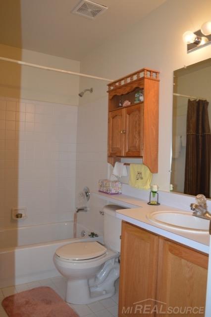 16793 Country Ridge Lane, Unit 98 Macomb, MI 48044 - Photo 13 of 18