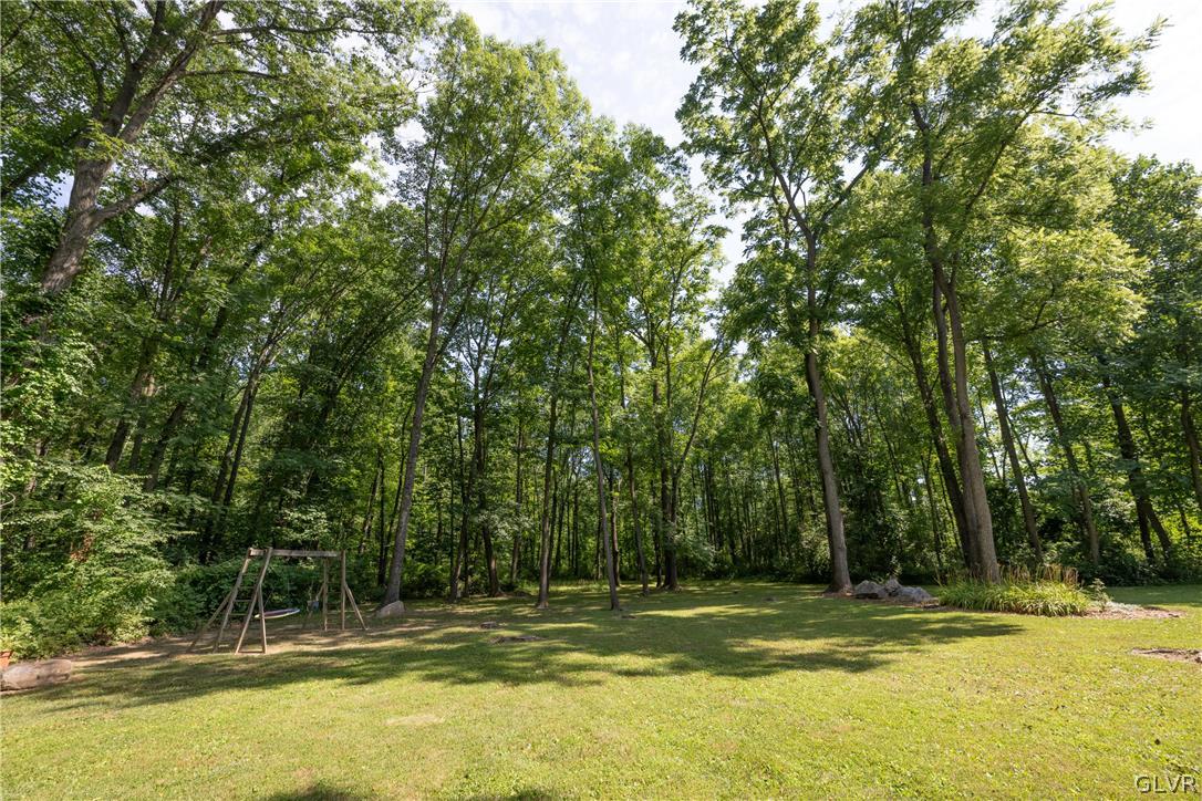 185 Brookside Lane Nazareth, PA 18064 - Photo 5 of 43 Gallery Image 5