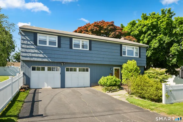 $1,095,000 | 18 Hurd Street, Fairfield, CT 06824