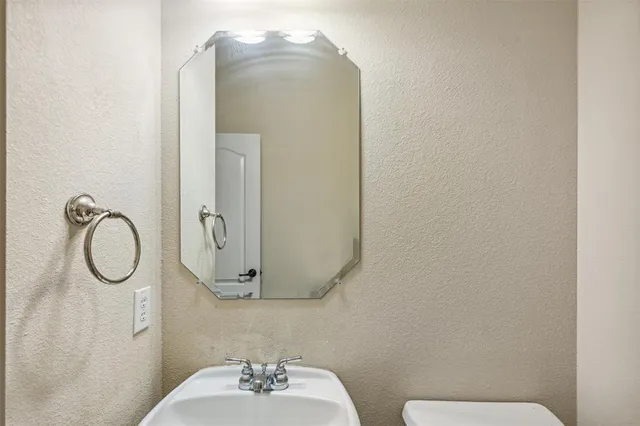 $2,695 | 1924 Lantana Lane, Irving, TX 75063