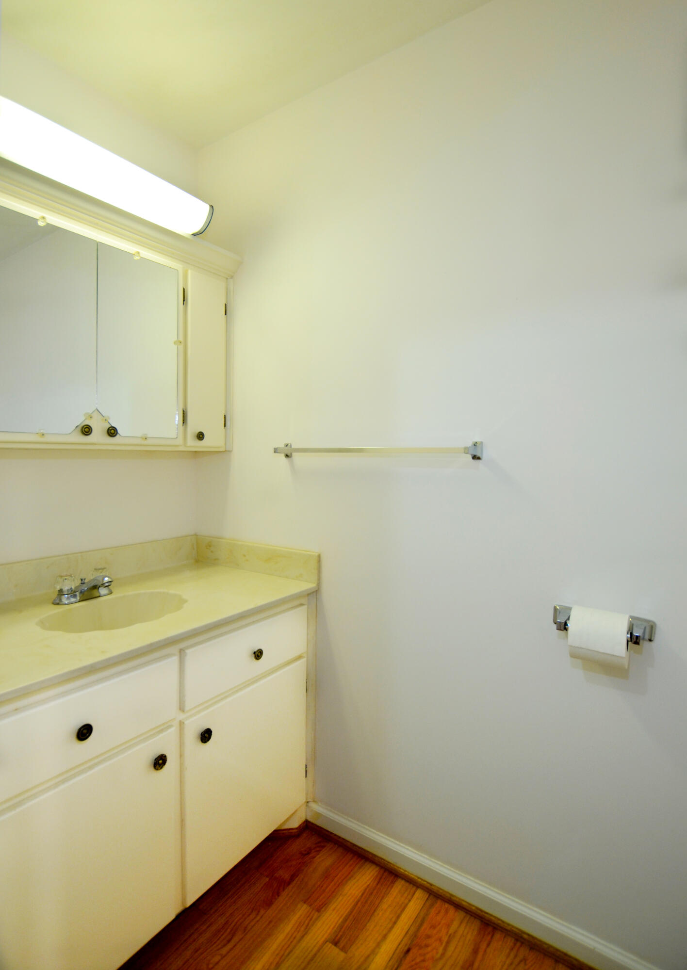 2300 Bethera Road Bonneau, SC 29431 - Photo 14 of 43 15-Guest-Half-Bathroom3