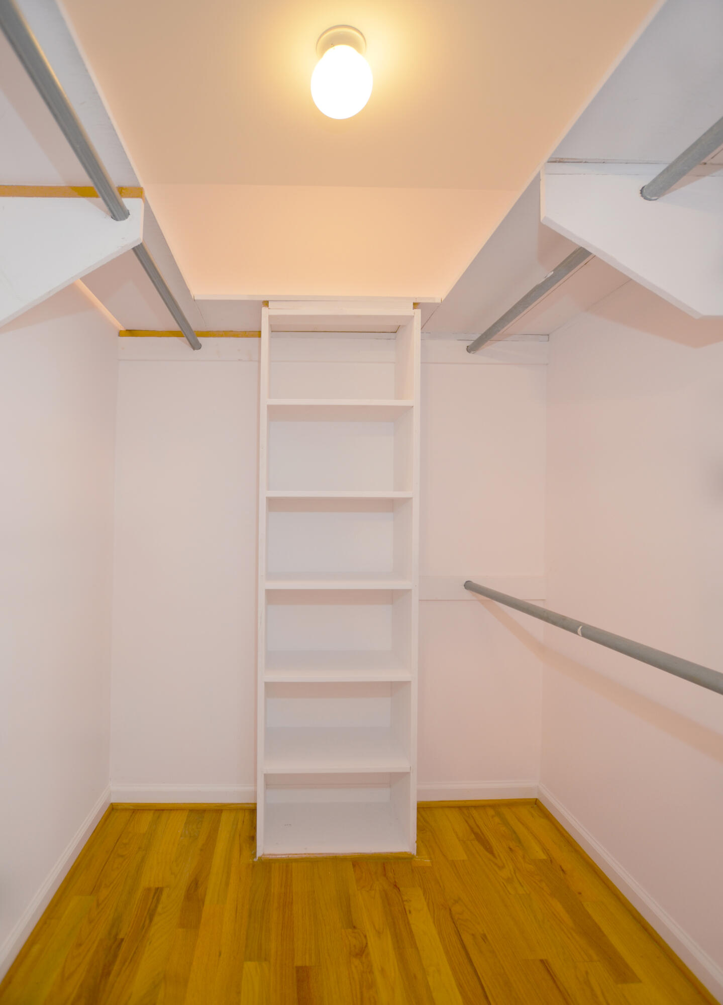 2300 Bethera Road Bonneau, SC 29431 - Photo 20 of 43 19-Bedroom3-Closet