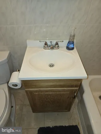 $1,595 | 2101-17 Chestnut Street, Unit 919, Philadelphia, PA 19103