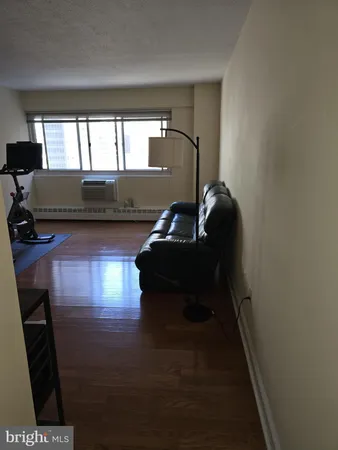$1,595 | 2101-17 Chestnut Street, Unit 919, Philadelphia, PA 19103