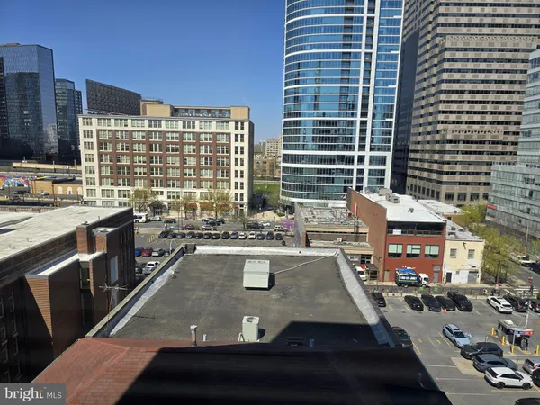 $1,595 | 2101-17 Chestnut Street, Unit 919, Philadelphia, PA 19103