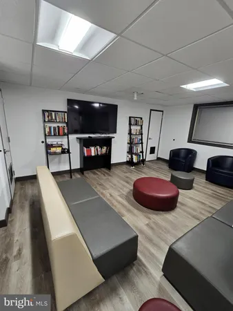 $1,595 | 2101-17 Chestnut Street, Unit 919, Philadelphia, PA 19103