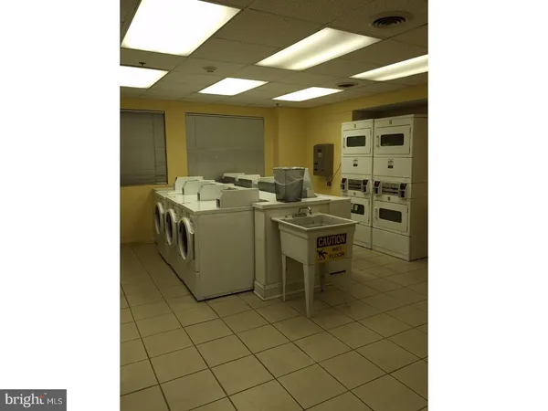 $1,595 | 2101-17 Chestnut Street, Unit 919, Philadelphia, PA 19103