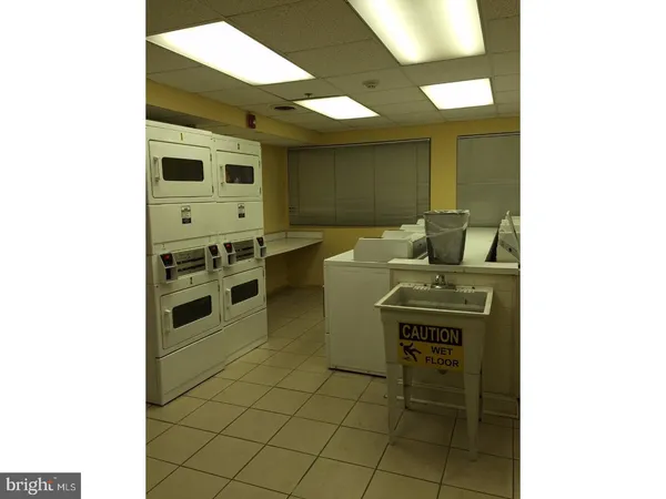 $1,595 | 2101-17 Chestnut Street, Unit 919, Philadelphia, PA 19103