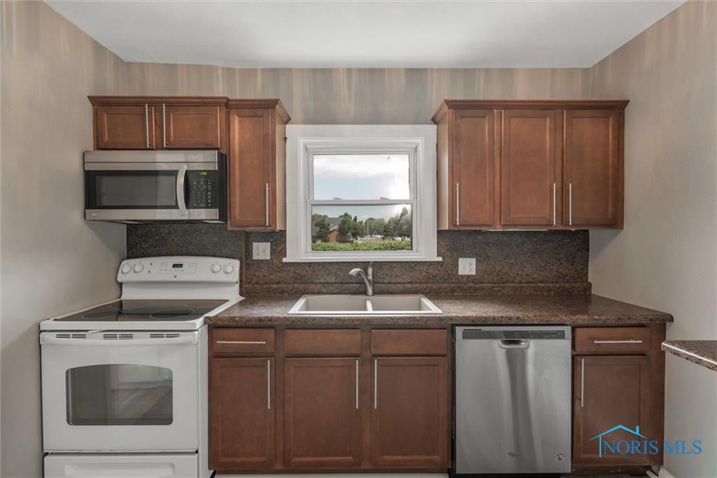 464 South Coy Road Oregon, OH 43616 - Photo 9 of 50 Gallery Image 9