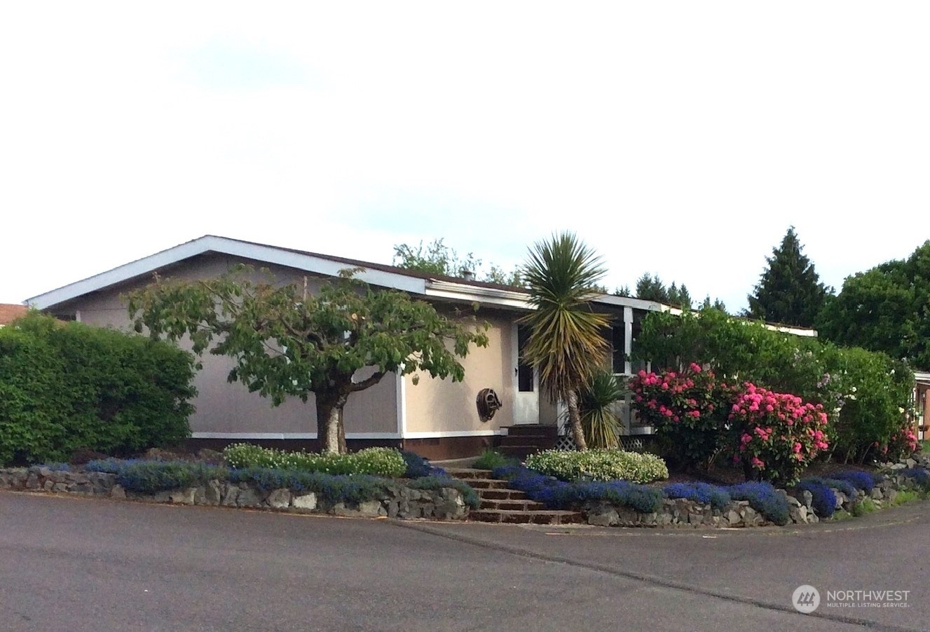 2505 South 371st Street, Unit 37 Federal Way, WA 98003 - Photo 24 of 27 a front view of house with a yard