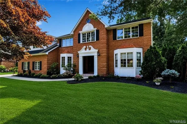 $899,900 | 11 Stratford Court, Amherst, NY 14051