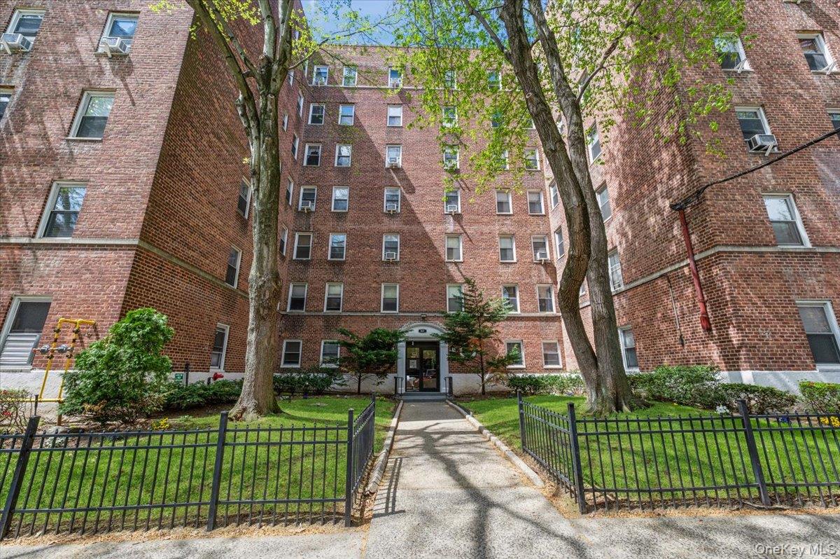 821 Bronx River Road, Unit 4D Bronxville, NY 10708 - Photo 18 of 19