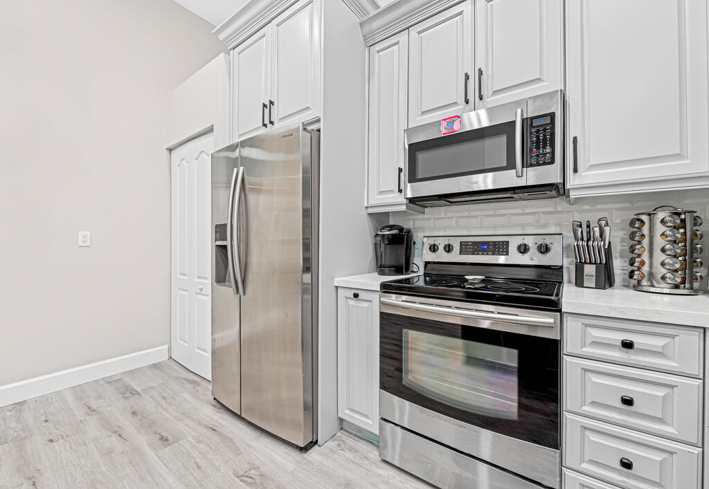 8425 Logia Circle Boynton Beach, FL 33472 - Photo 9 of 52 quartz counters