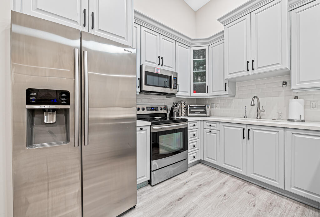 8425 Logia Circle Boynton Beach, FL 33472 - Photo 10 of 52 great appliances