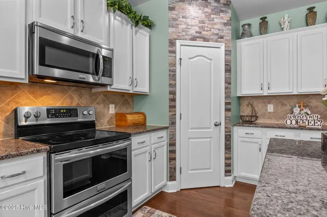 $650,000 | 609 Thornbrooke Drive, Hope Mills, NC 28348