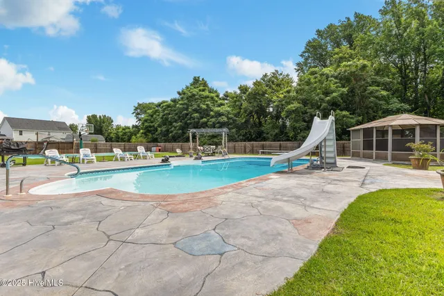 $650,000 | 609 Thornbrooke Drive, Hope Mills, NC 28348