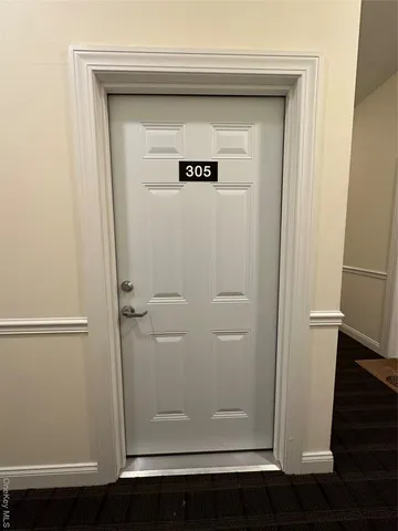 $3,050 | 157-161 Post Avenue, Unit 305, Westbury, NY 11590