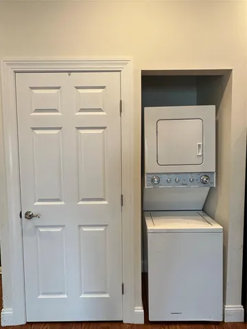 $3,050 | 157-161 Post Avenue, Unit 305, Westbury, NY 11590