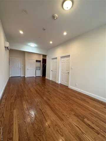 $3,050 | 157-161 Post Avenue, Unit 305, Westbury, NY 11590