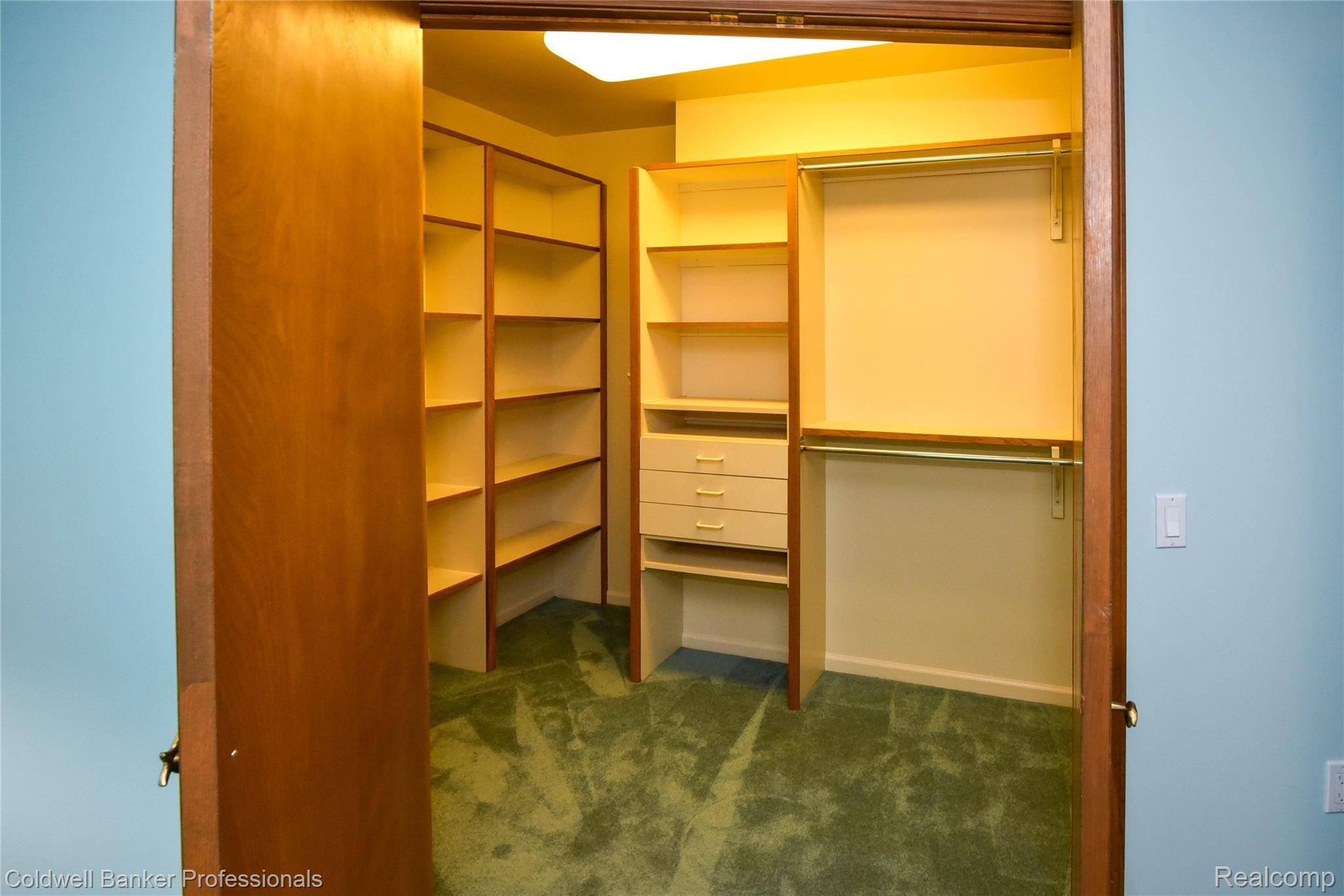 9275 Fox Hollow Road Clarkston, MI 48348 - Photo 39 of 68 2nd Floor Bedroom Walk-in Closet