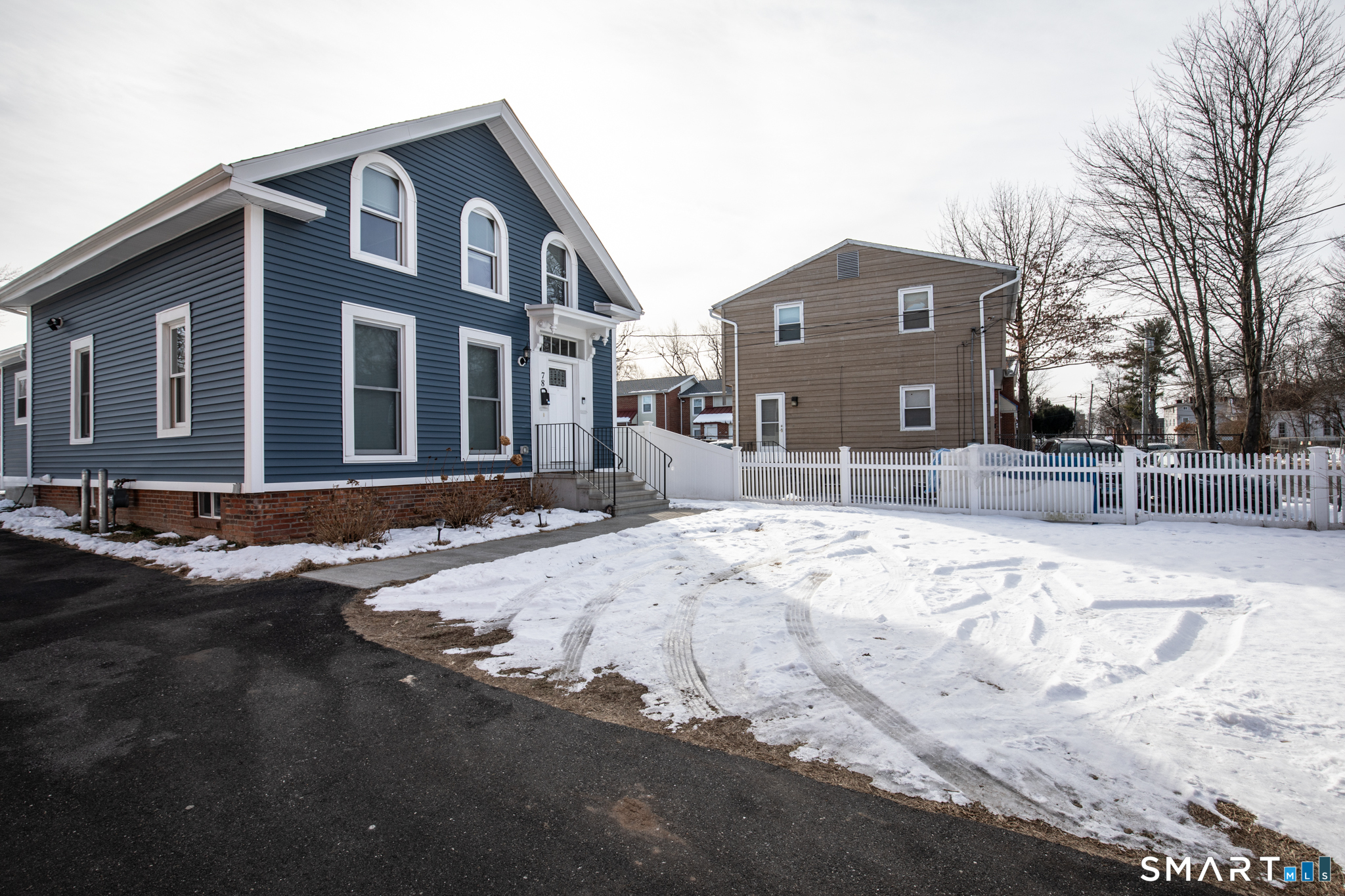 78 Martin Street Hartford, CT 06120 - Photo 2 of 33