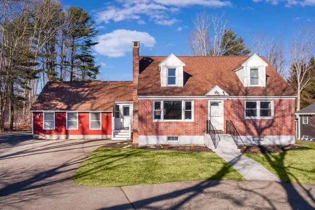 $1,015,000 | 208 Long Sands Road, York, ME 03909