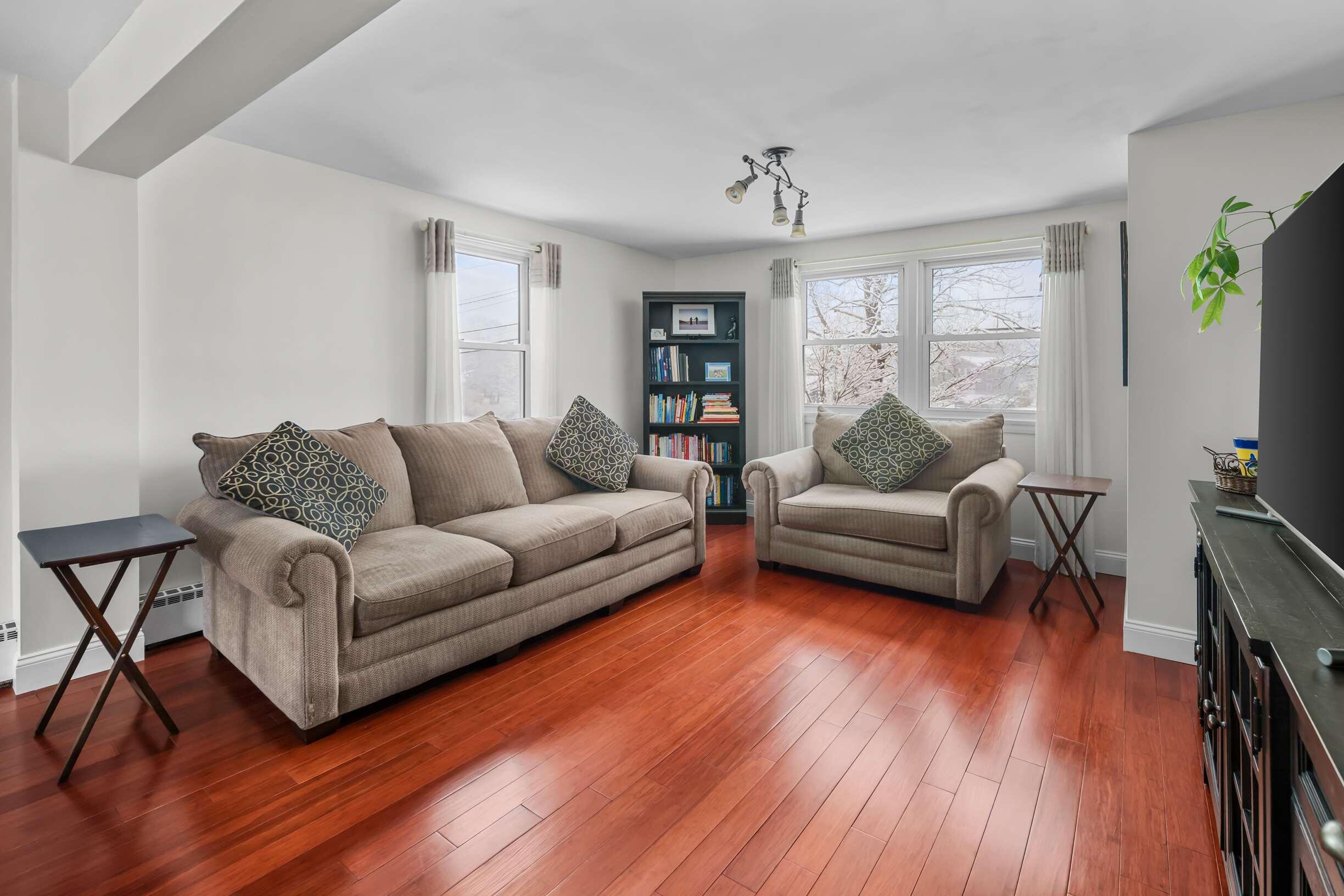 208 Long Sands Road York, ME 03909 - Photo 8 of 41 Living Room
