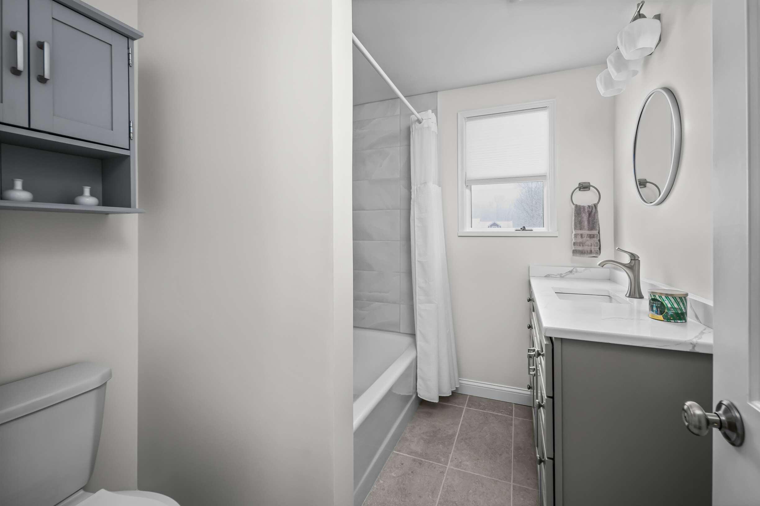 208 Long Sands Road York, ME 03909 - Photo 10 of 41 Bathroom