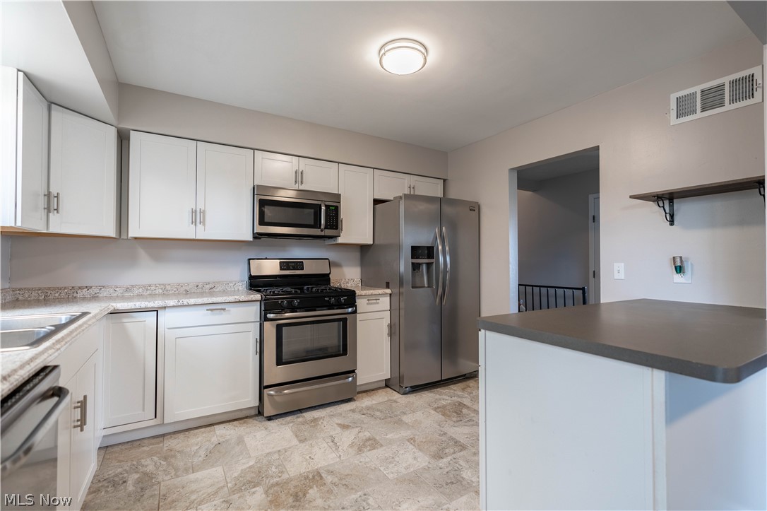 711 Spring Road Cleveland, OH 44109 - Photo 14 of 35 Gallery Image 14