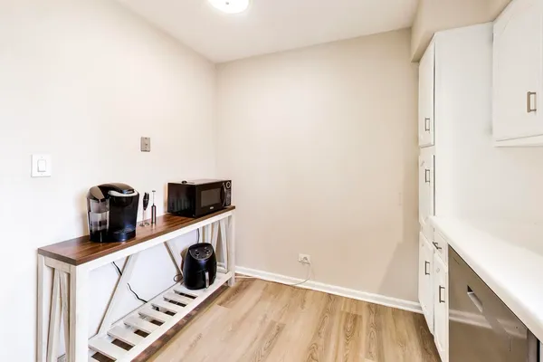 $289,000 | 1048 Harbour Court, Unit 2B, Wheeling, IL 60090