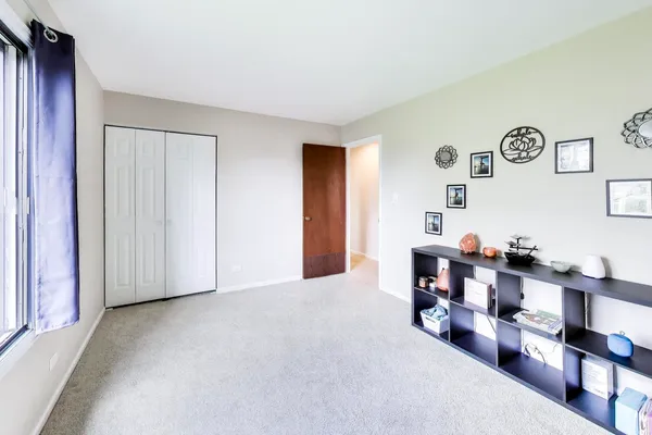 $289,000 | 1048 Harbour Court, Unit 2B, Wheeling, IL 60090