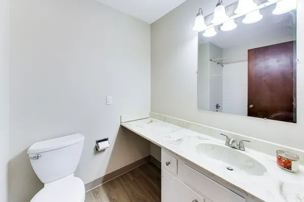 $289,000 | 1048 Harbour Court, Unit 2B, Wheeling, IL 60090