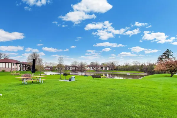 $289,000 | 1048 Harbour Court, Unit 2B, Wheeling, IL 60090