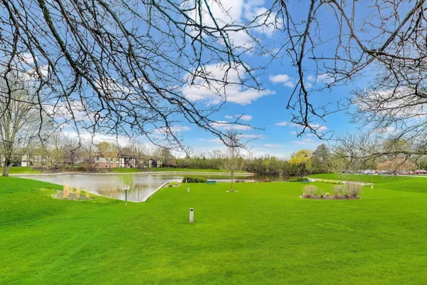 $289,000 | 1048 Harbour Court, Unit 2B, Wheeling, IL 60090