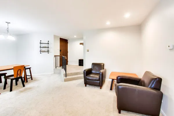 $289,000 | 1048 Harbour Court, Unit 2B, Wheeling, IL 60090
