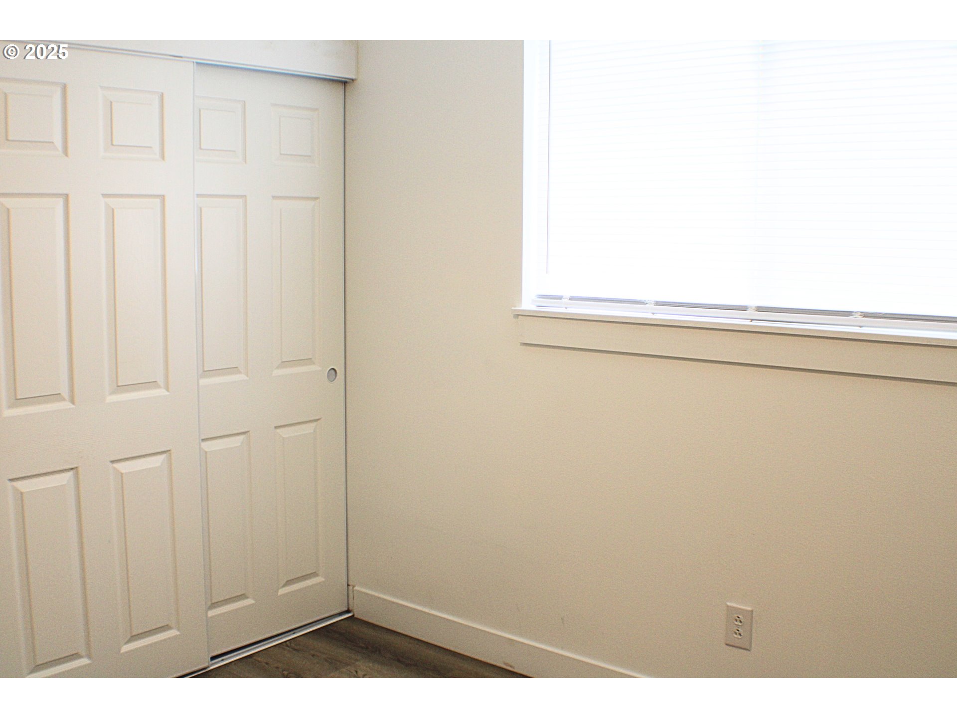 616 4th Avenue Riddle, OR 97469 - Photo 17 of 36 a view of front door