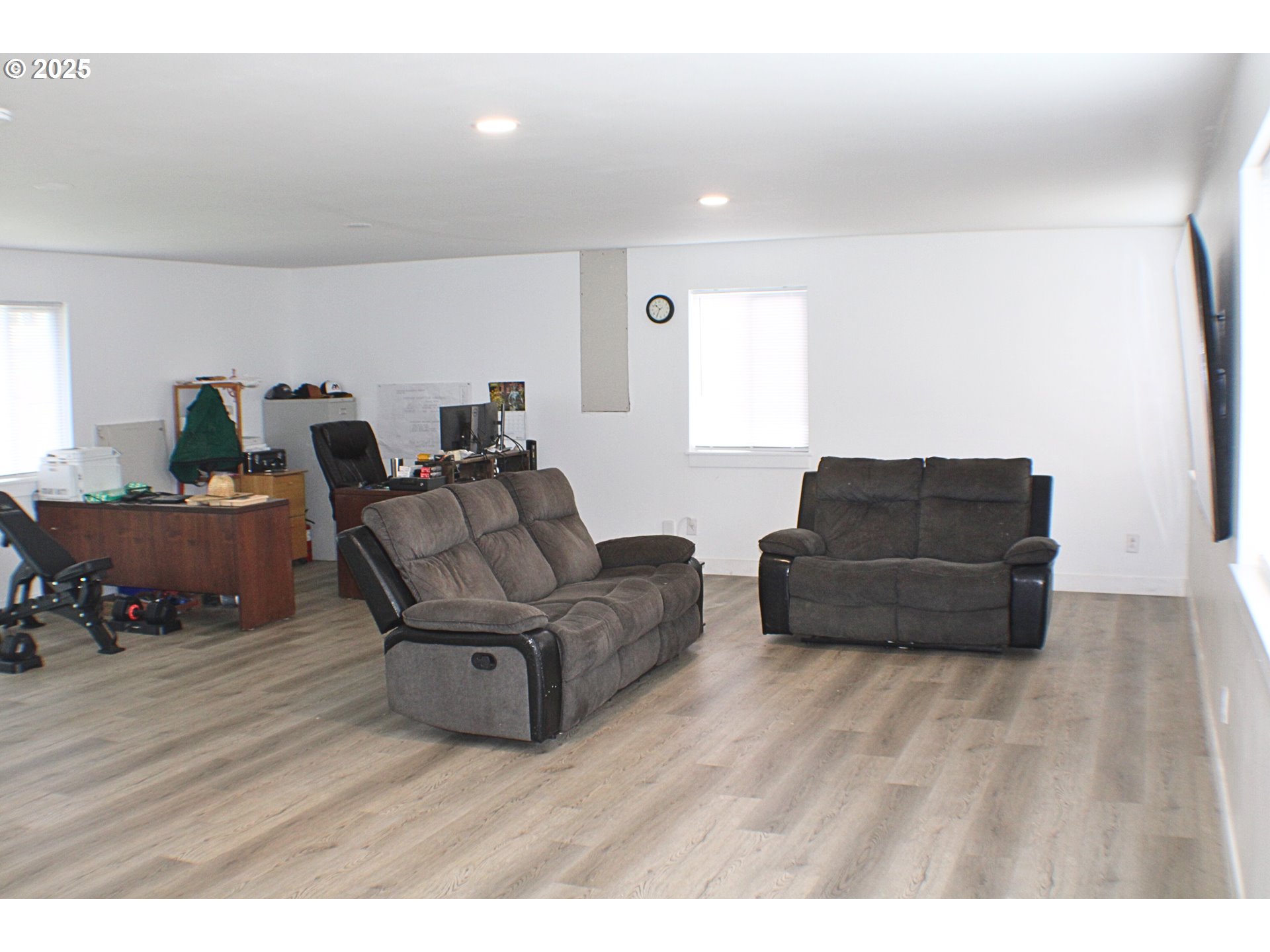 616 4th Avenue Riddle, OR 97469 - Photo 2 of 36 a living room with furniture and a wooden floor