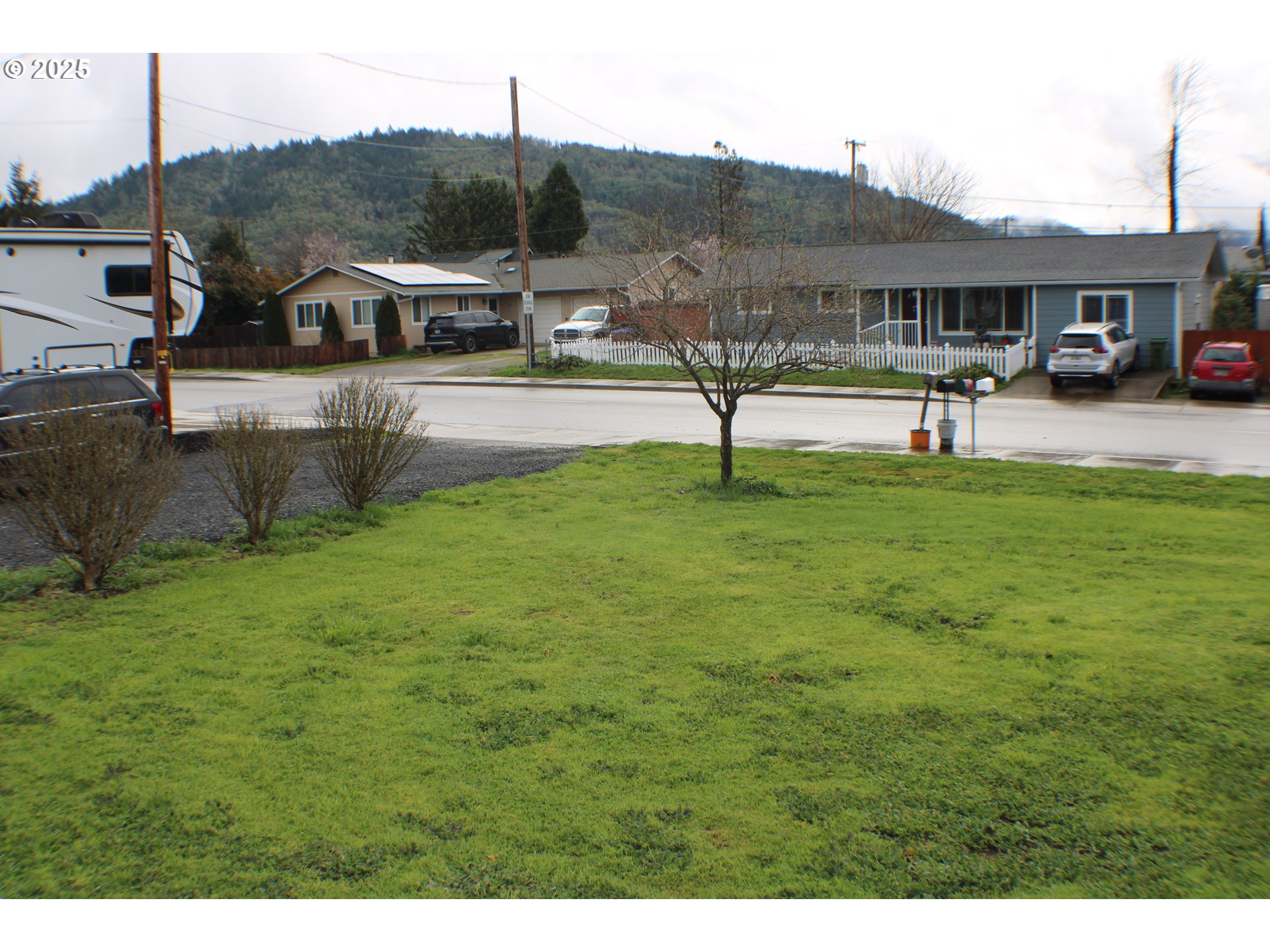 616 4th Avenue Riddle, OR 97469 - Photo 24 of 36 a view of a town with houses