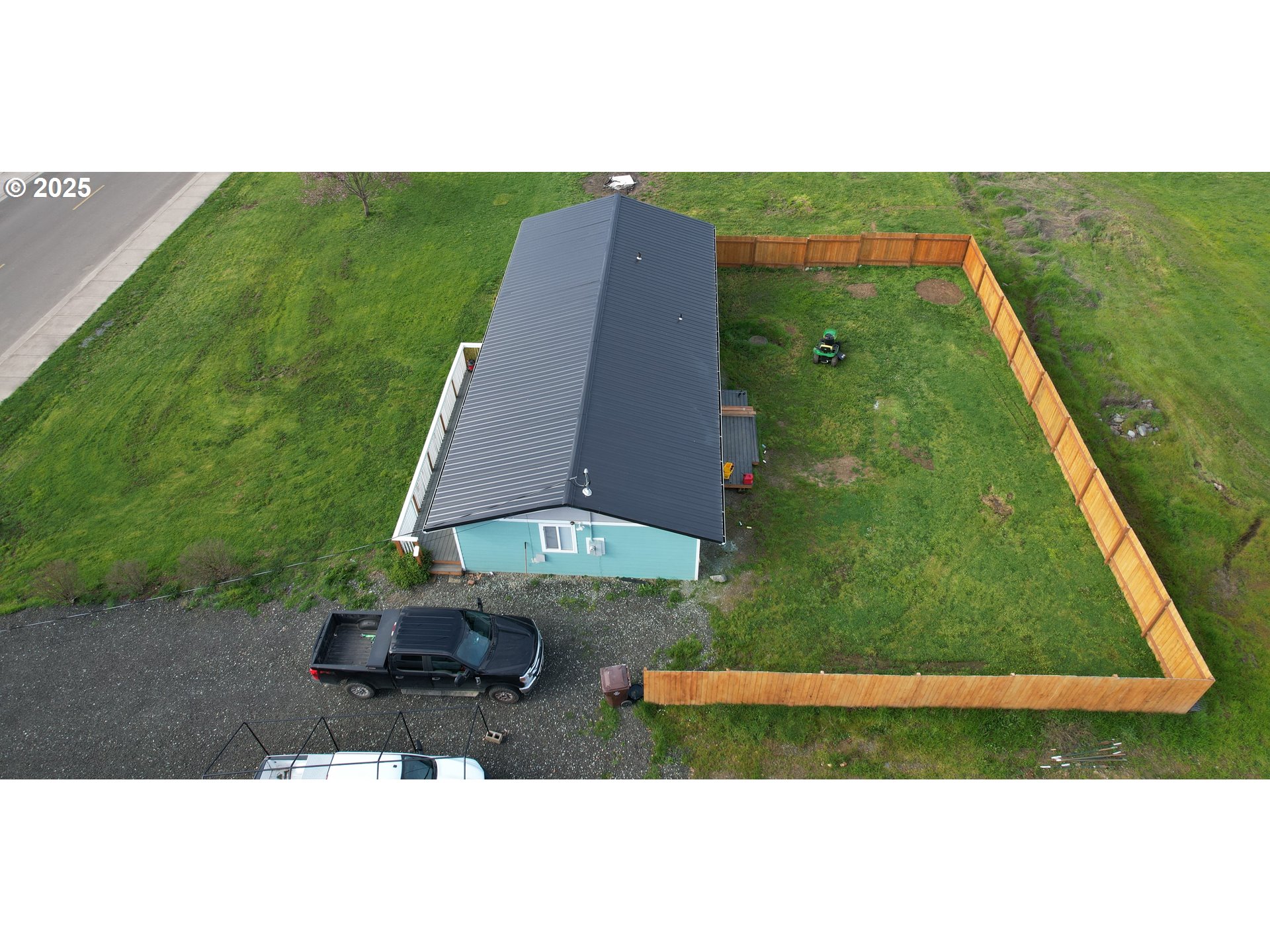 616 4th Avenue Riddle, OR 97469 - Photo 26 of 36 an aerial view of a house
