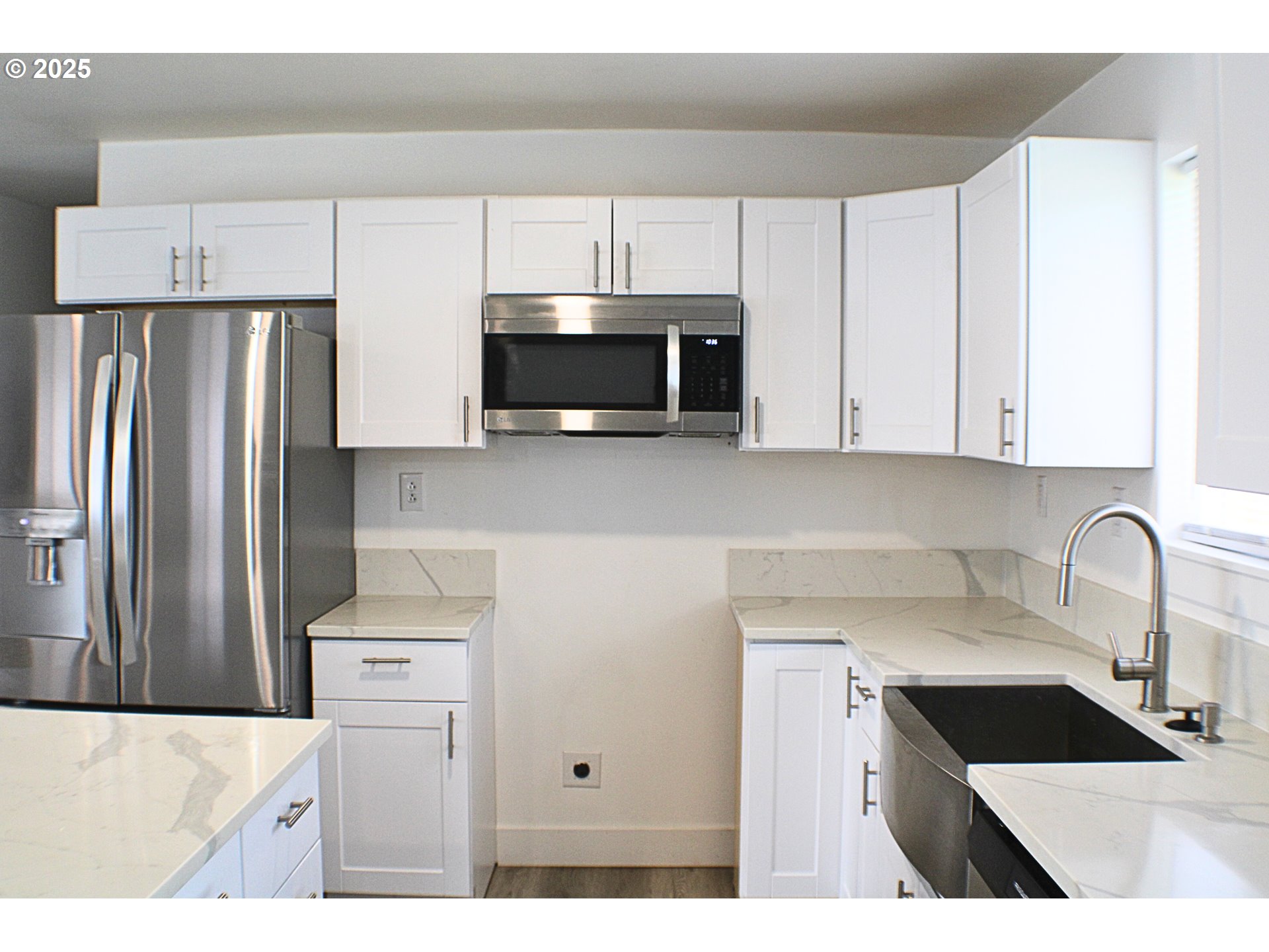 616 4th Avenue Riddle, OR 97469 - Photo 7 of 36 a kitchen with stainless steel appliances a microwave a sink and cabinets