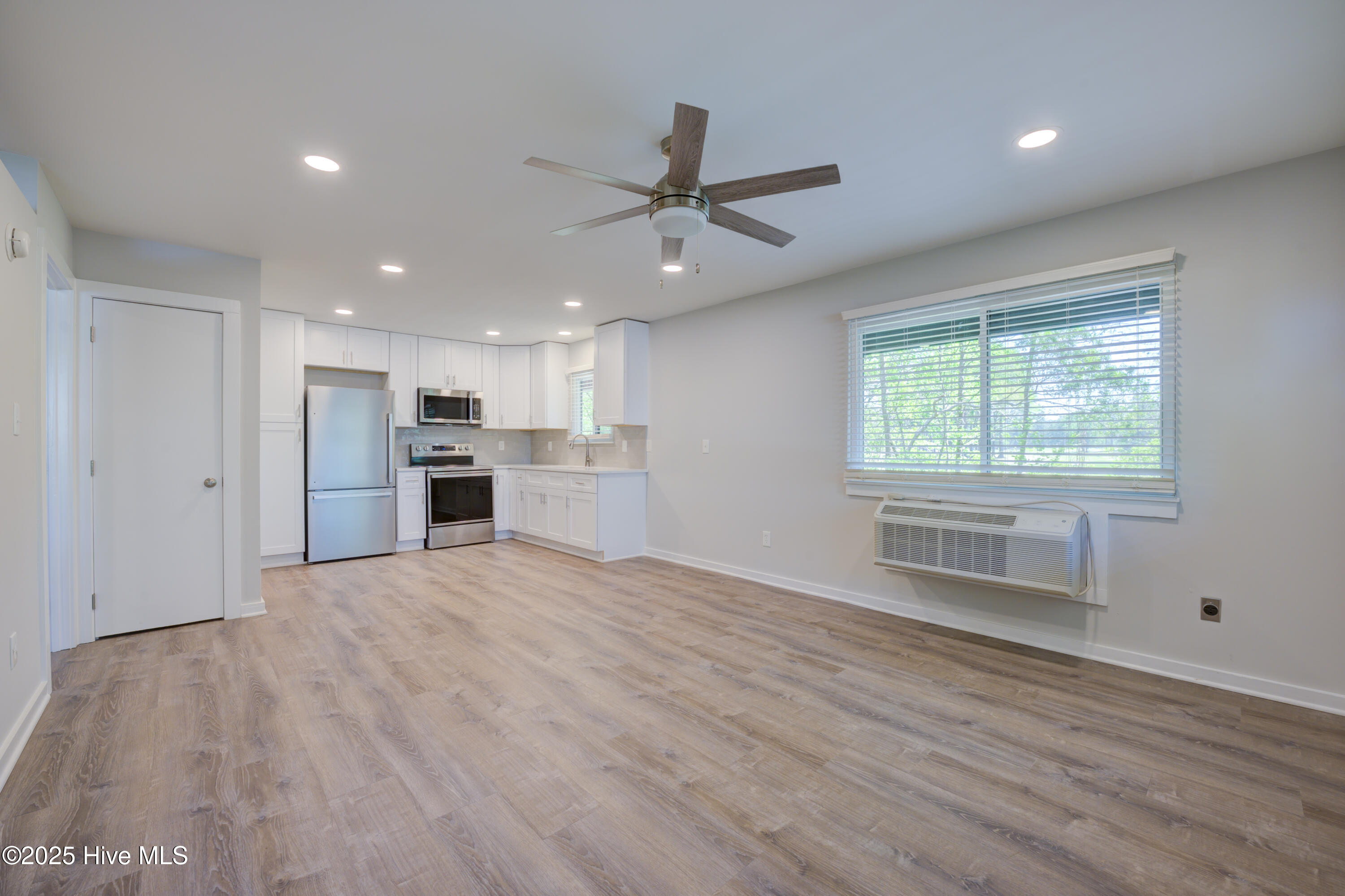 7 Linksiders Road, Unit 7 New Bern, NC 28562 - Photo 3 of 26 22-14_Linksiders_Dr-1