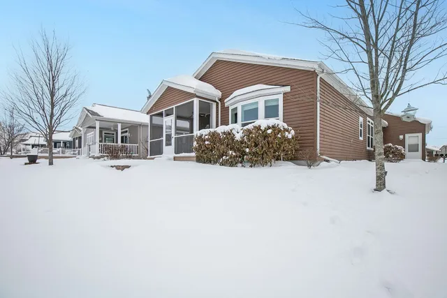 $325,000 | 1412 Scenic View, Grayslake, IL 60030