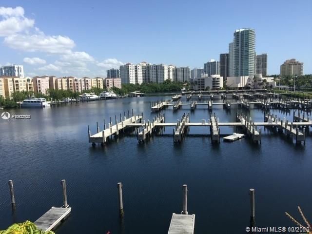 a view of ocean and city view