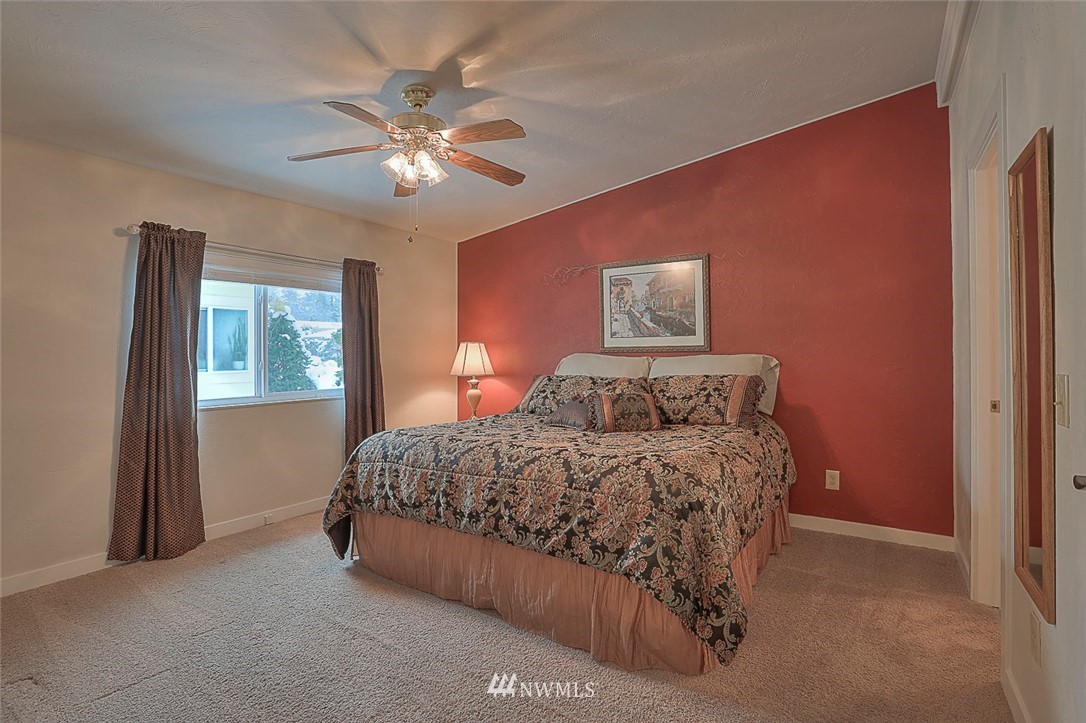 911 243rd Street Southwest Bothell, WA 98021 - Photo 13 of 25