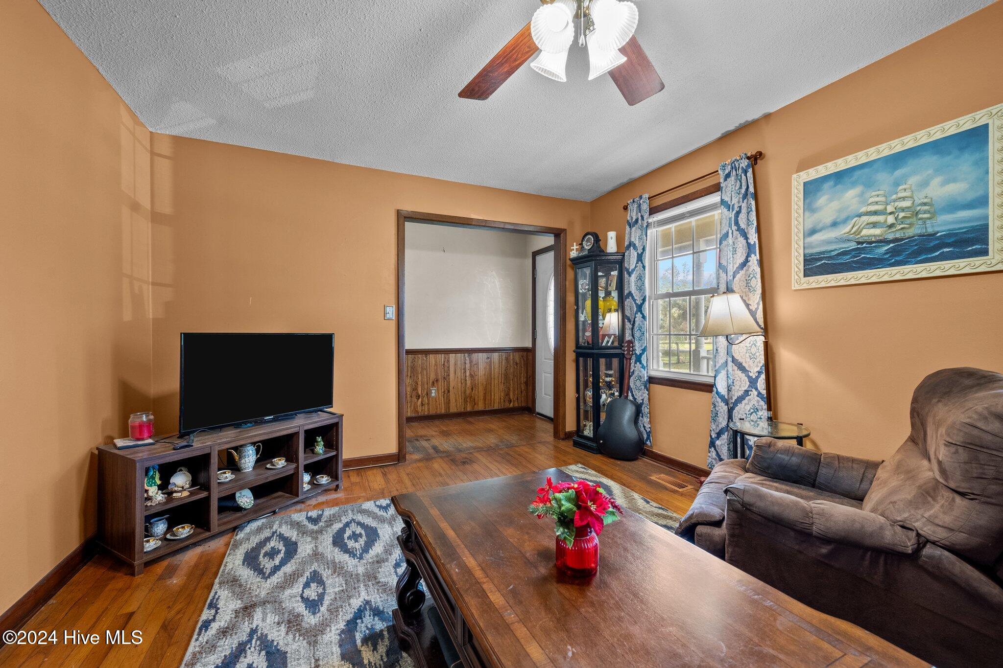457 Davis Road Richlands, NC 28574 - Photo 8 of 44 8-web-or-mls-_Z724792